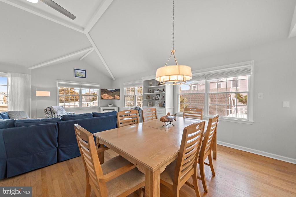 4 E GOLDSBOROUGH (63RD ST.)
