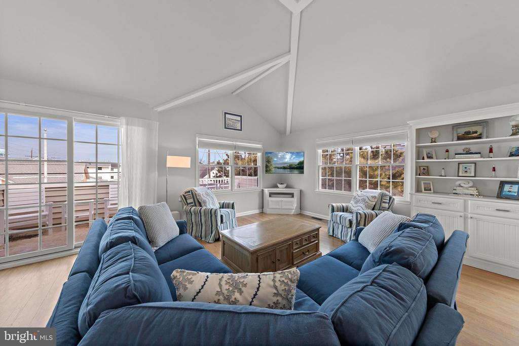 4 E GOLDSBOROUGH (63RD ST.)