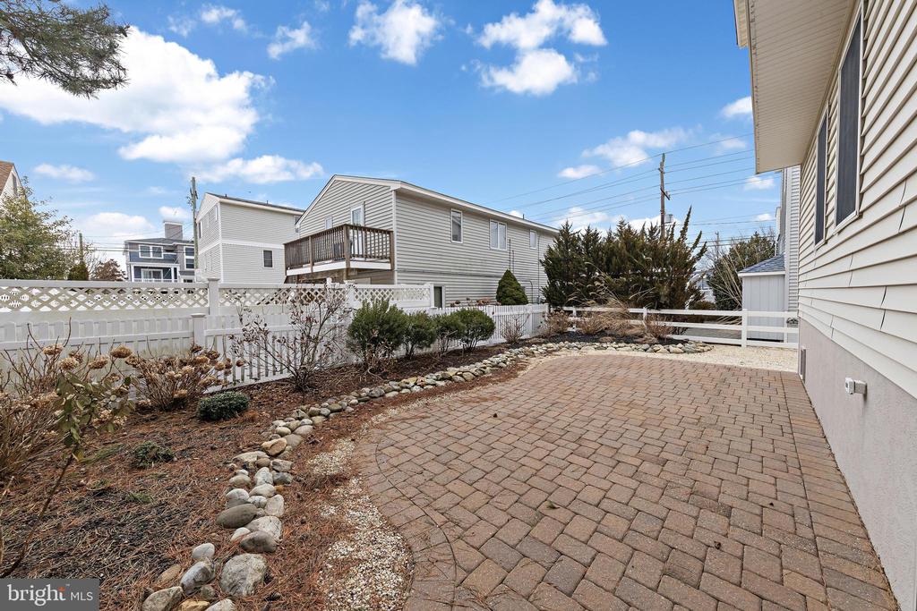4 E GOLDSBOROUGH (63RD ST.)