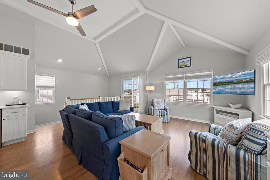 4 E GOLDSBOROUGH (63RD ST.)
