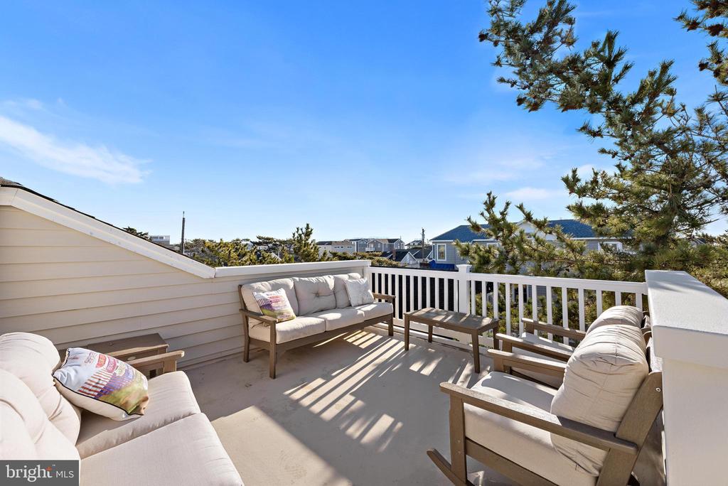 4 E GOLDSBOROUGH (63RD ST.)