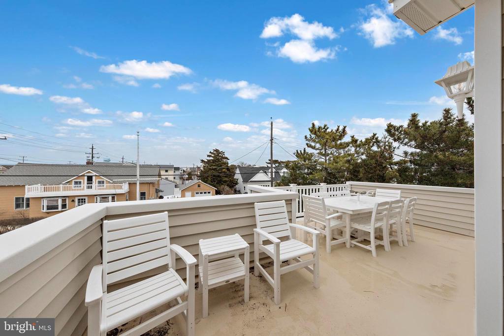 4 E GOLDSBOROUGH (63RD ST.)