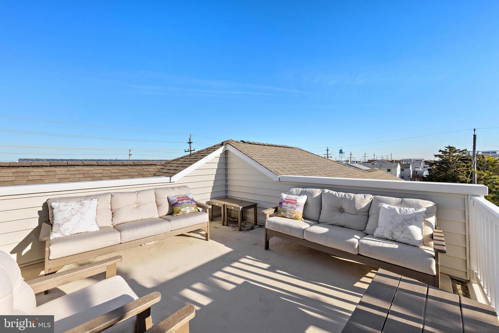 4 E GOLDSBOROUGH (63RD ST.)