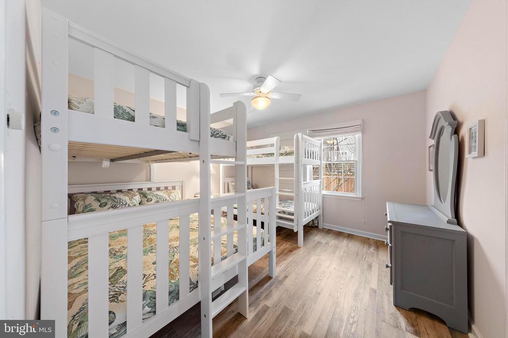 4 E GOLDSBOROUGH (63RD ST.)