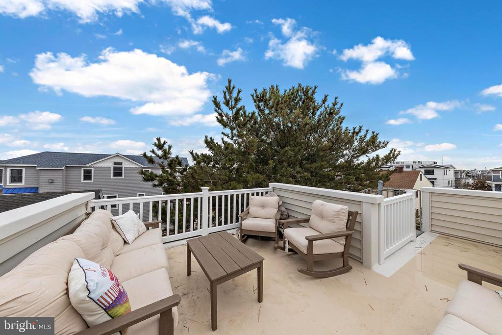 4 E GOLDSBOROUGH (63RD ST.)