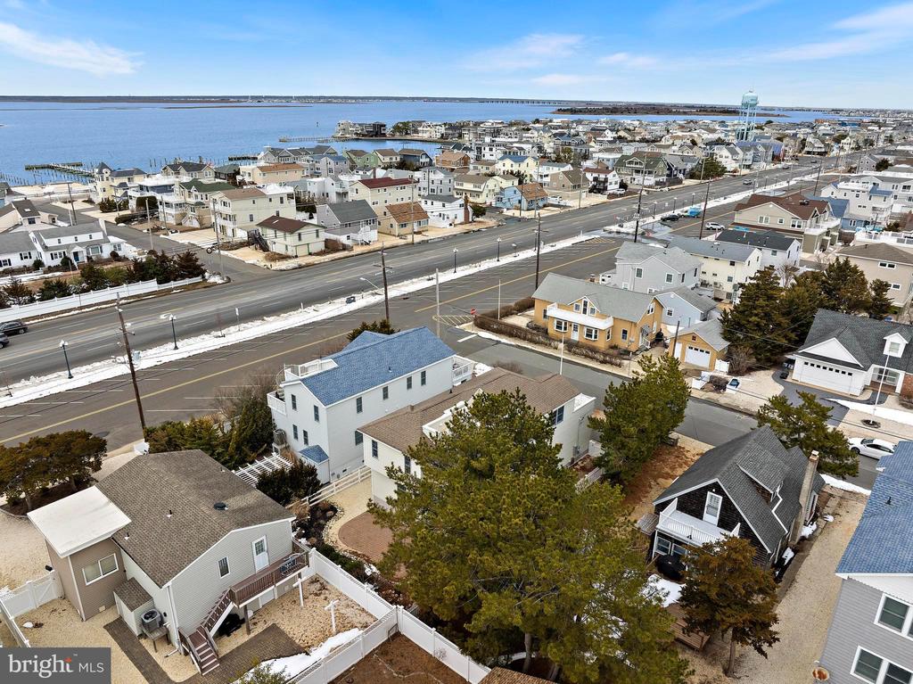 4 E GOLDSBOROUGH (63RD ST.)