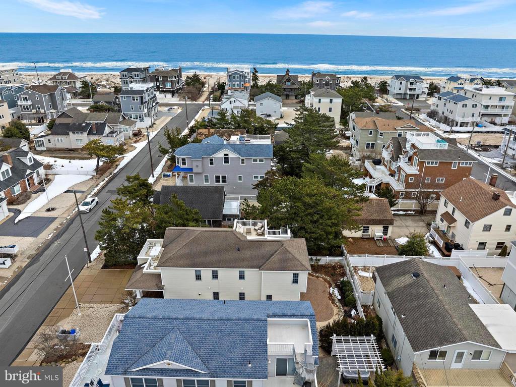 4 E GOLDSBOROUGH (63RD ST.)