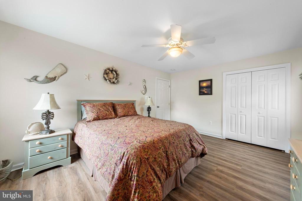 4 E GOLDSBOROUGH (63RD ST.)