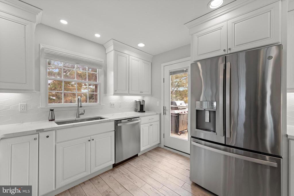 4 E GOLDSBOROUGH (63RD ST.)