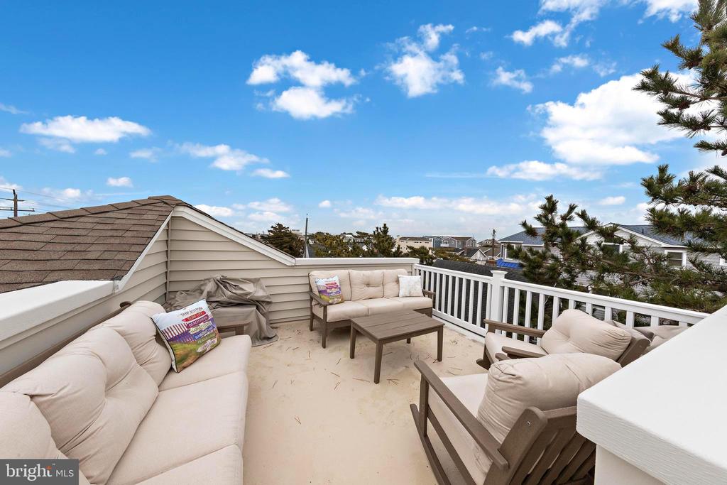 4 E GOLDSBOROUGH (63RD ST.)