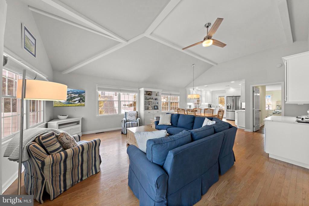 4 E GOLDSBOROUGH (63RD ST.)