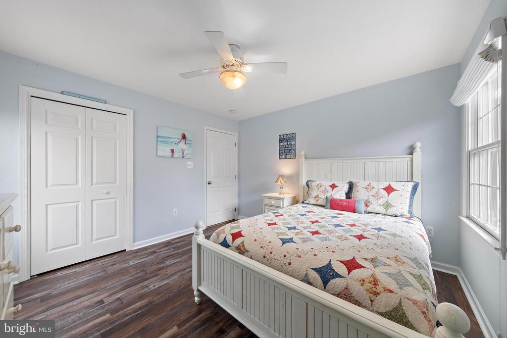 4 E GOLDSBOROUGH (63RD ST.)