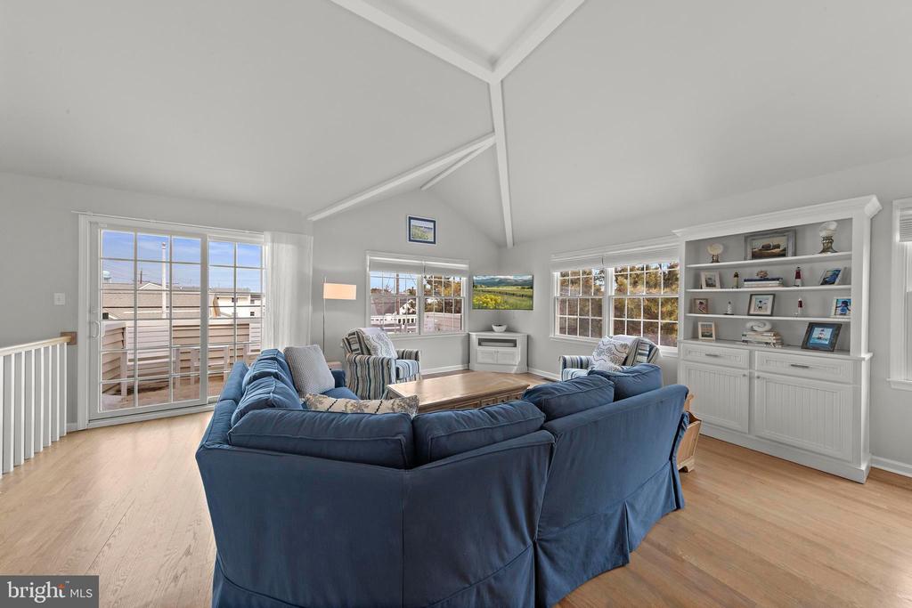 4 E GOLDSBOROUGH (63RD ST.)