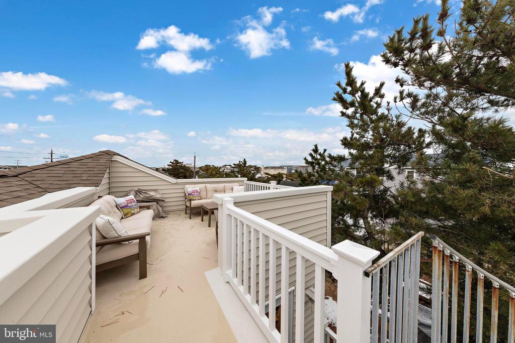 4 E GOLDSBOROUGH (63RD ST.)