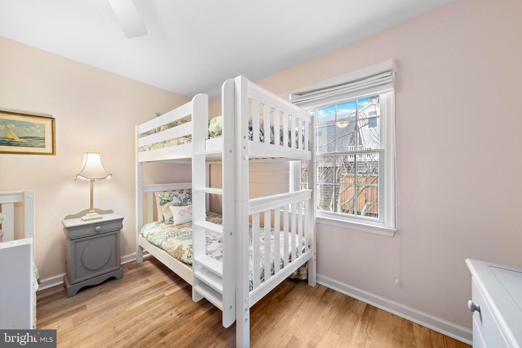 4 E GOLDSBOROUGH (63RD ST.)