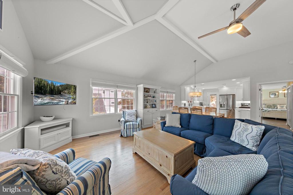 4 E GOLDSBOROUGH (63RD ST.)