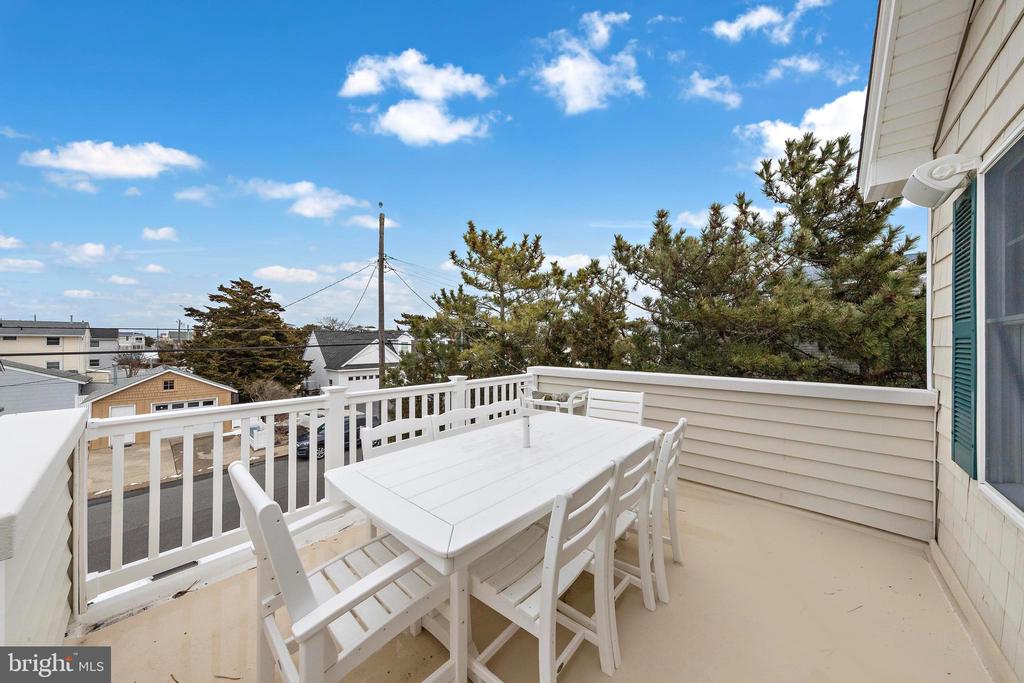 4 E GOLDSBOROUGH (63RD ST.)
