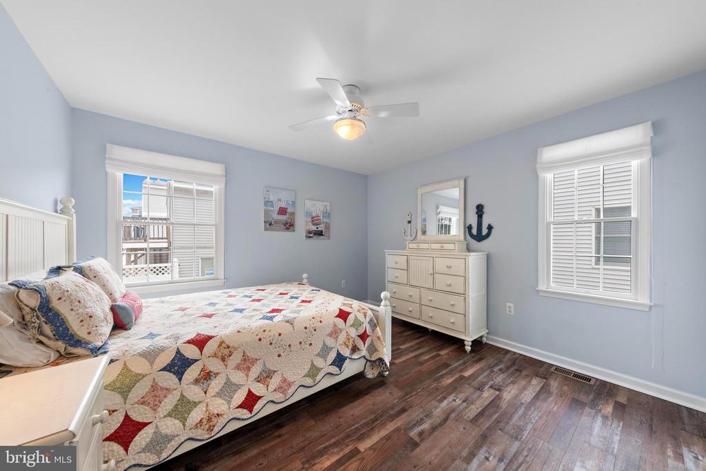 4 E GOLDSBOROUGH (63RD ST.)