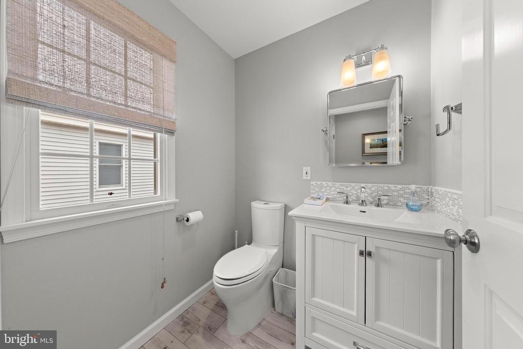 4 E GOLDSBOROUGH (63RD ST.)