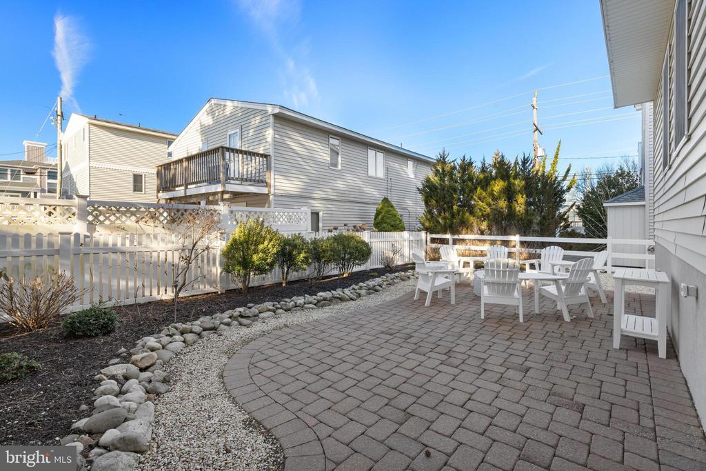 4 E GOLDSBOROUGH (63RD ST.)