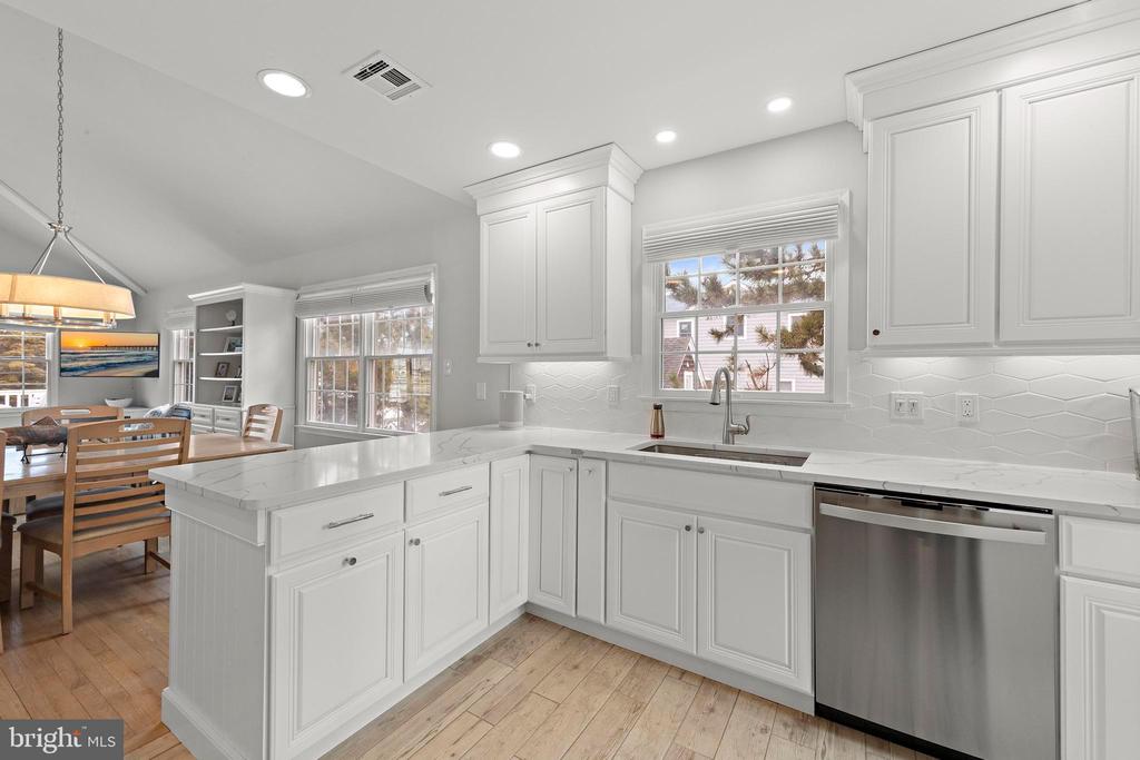 4 E GOLDSBOROUGH (63RD ST.)