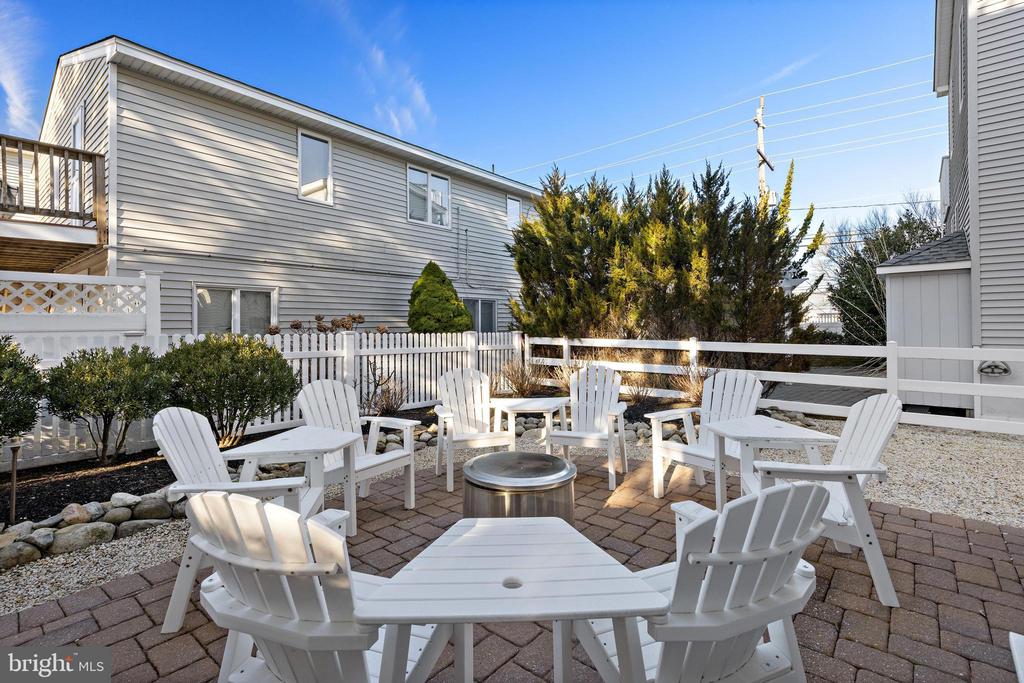 4 E GOLDSBOROUGH (63RD ST.)