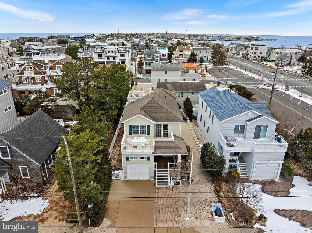 4 E GOLDSBOROUGH (63RD ST.)