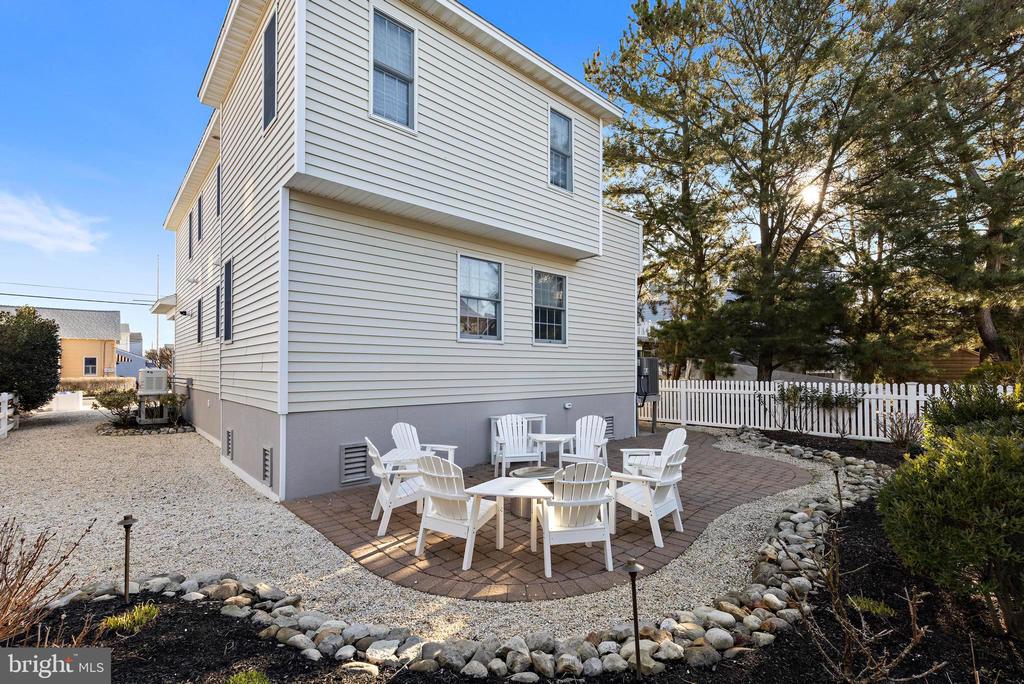 4 E GOLDSBOROUGH (63RD ST.)