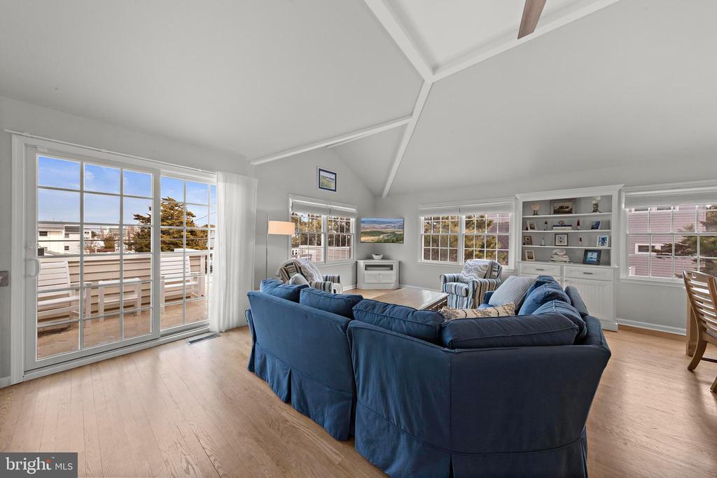 4 E GOLDSBOROUGH (63RD ST.)