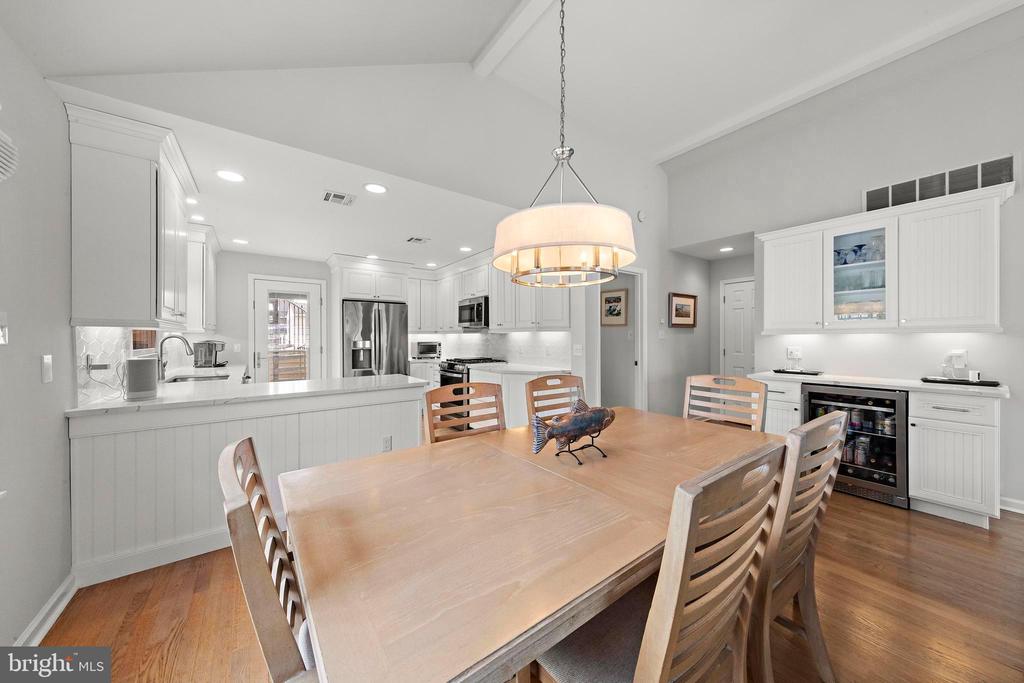 4 E GOLDSBOROUGH (63RD ST.)
