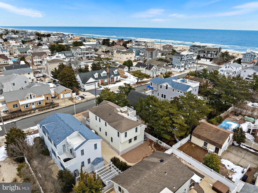4 E GOLDSBOROUGH (63RD ST.)