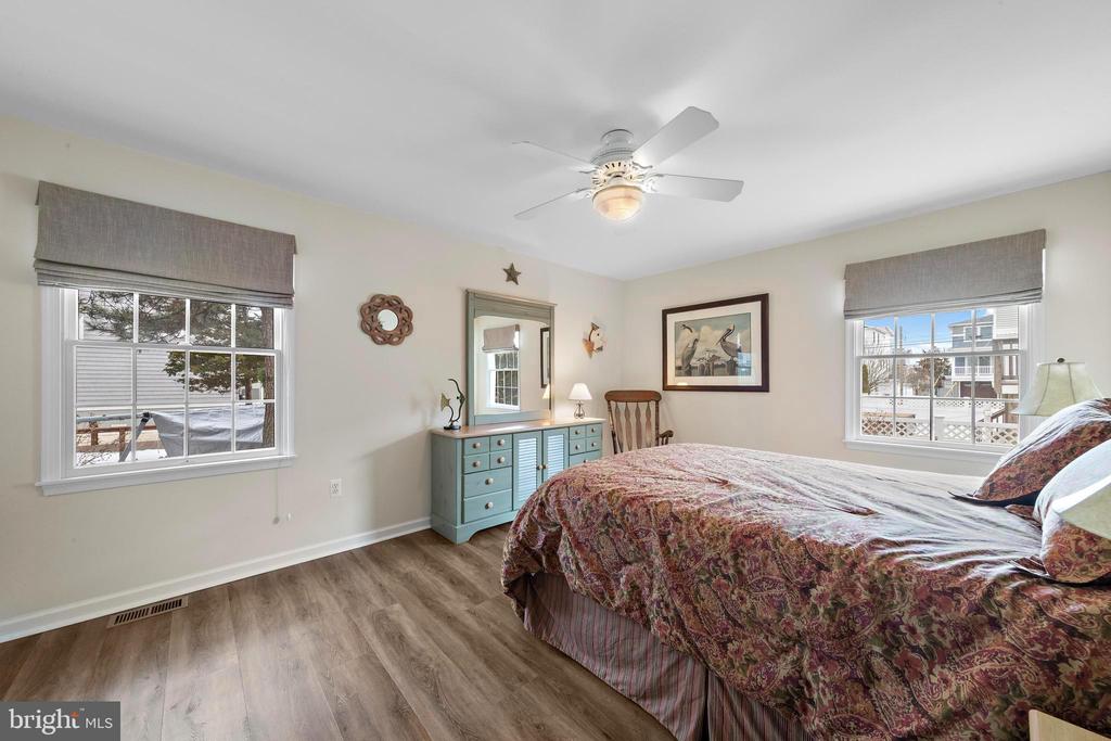 4 E GOLDSBOROUGH (63RD ST.)