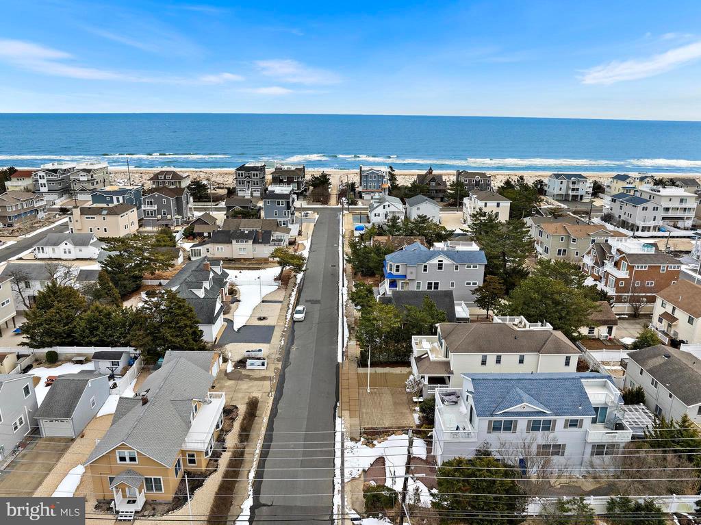 4 E GOLDSBOROUGH (63RD ST.)