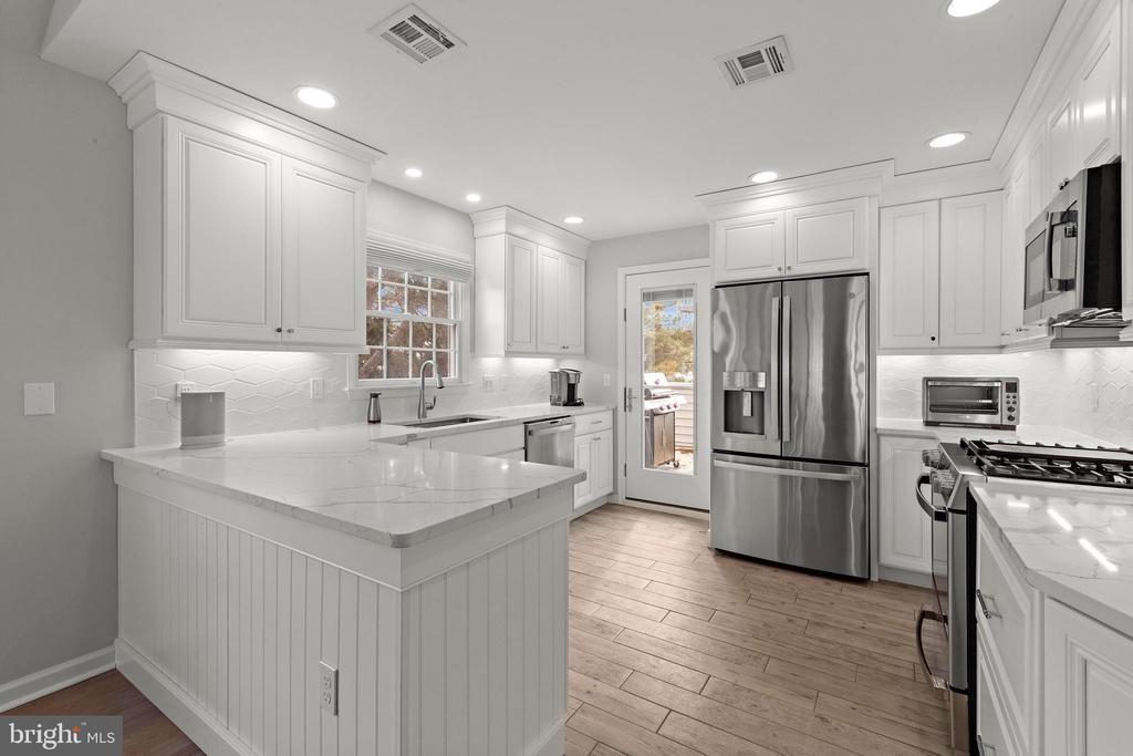 4 E GOLDSBOROUGH (63RD ST.)