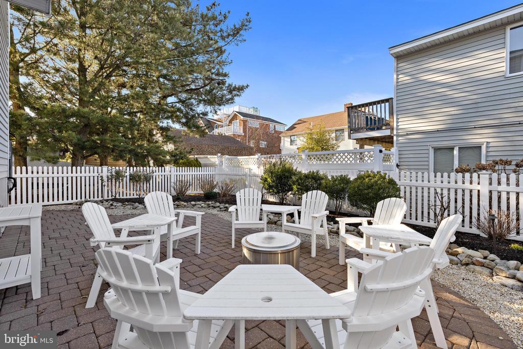 4 E GOLDSBOROUGH (63RD ST.)
