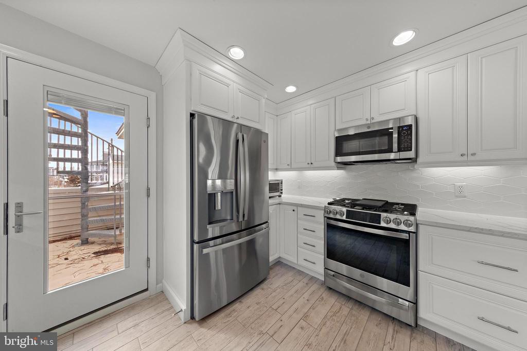 4 E GOLDSBOROUGH (63RD ST.)