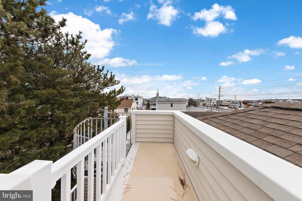 4 E GOLDSBOROUGH (63RD ST.)