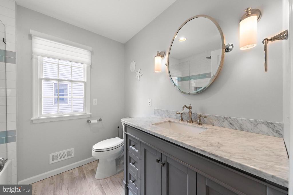 4 E GOLDSBOROUGH (63RD ST.)