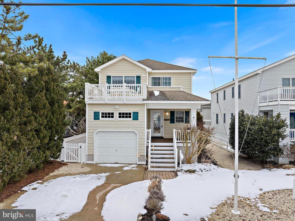 4 E GOLDSBOROUGH (63RD ST.)