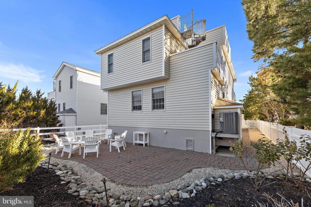 4 E GOLDSBOROUGH (63RD ST.)