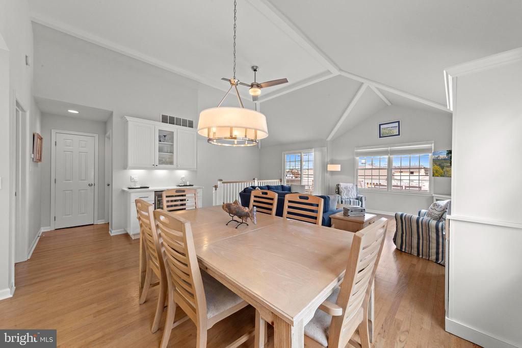 4 E GOLDSBOROUGH (63RD ST.)
