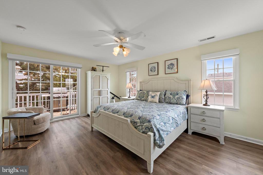 4 E GOLDSBOROUGH (63RD ST.)