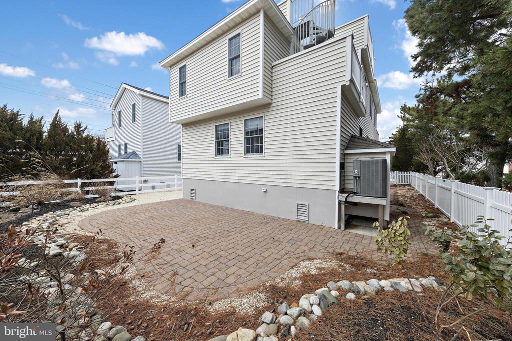4 E GOLDSBOROUGH (63RD ST.)