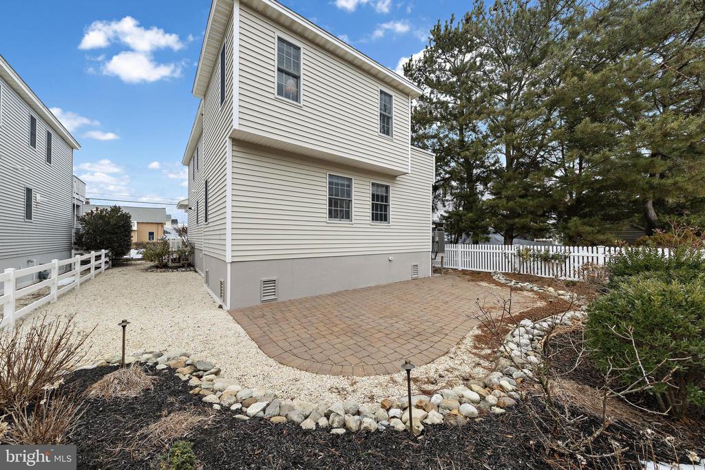4 E GOLDSBOROUGH (63RD ST.)
