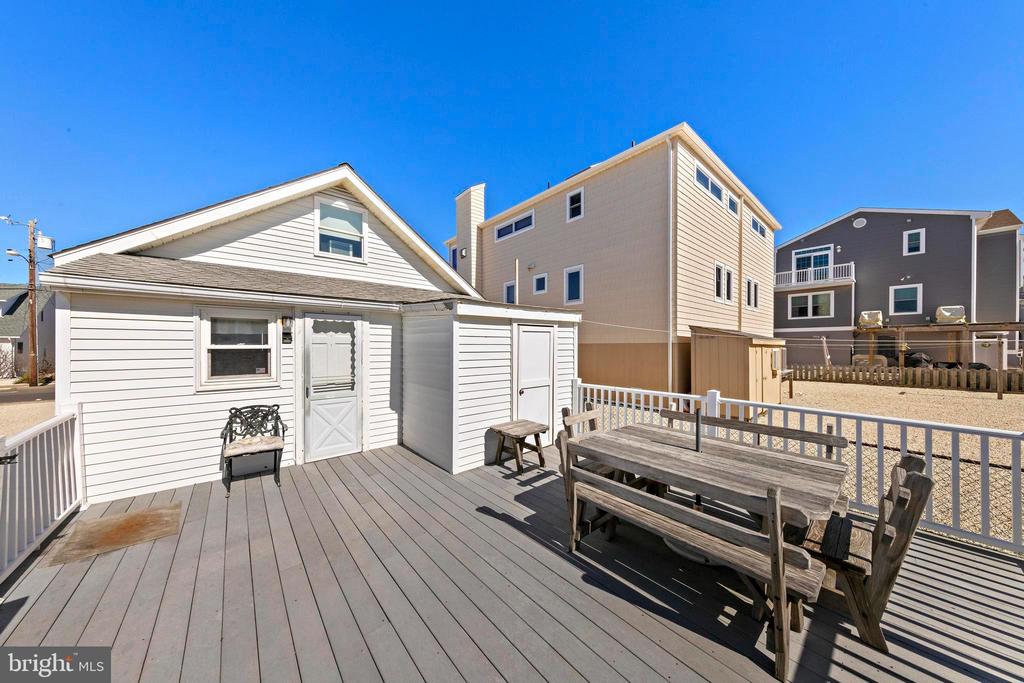 16 E PAULDING AVENUE