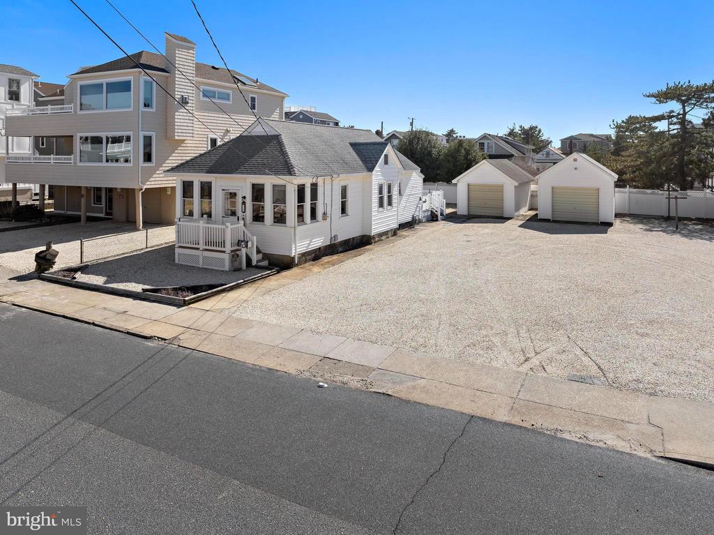 16 E PAULDING AVENUE