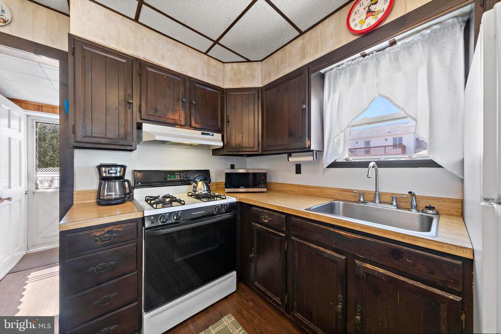 16 E PAULDING AVENUE