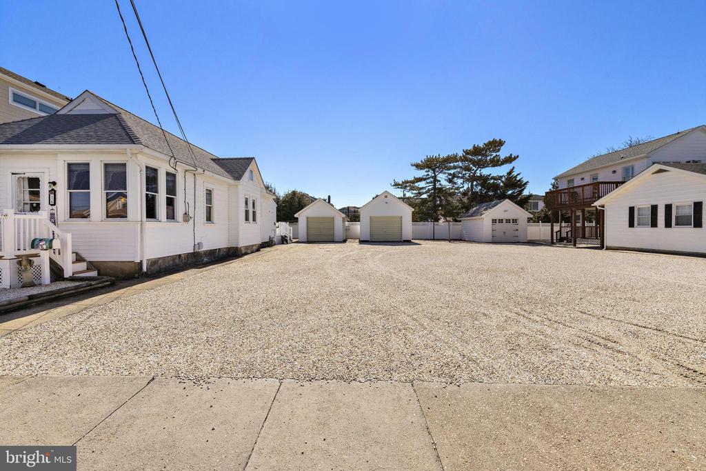 16 E PAULDING AVENUE