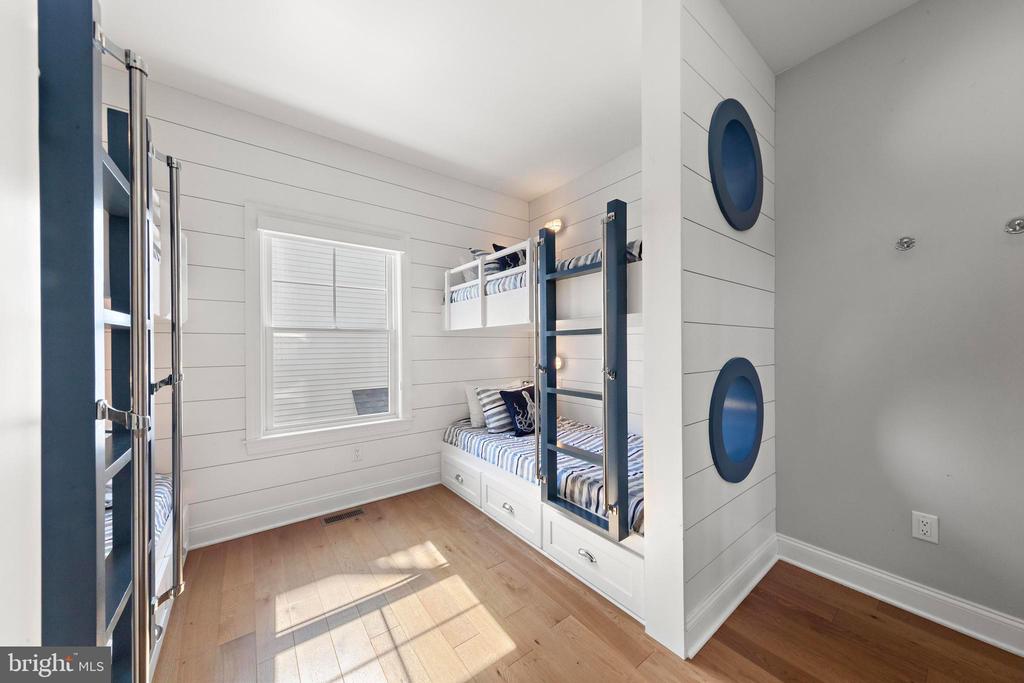 30 W HARDING AVENUE