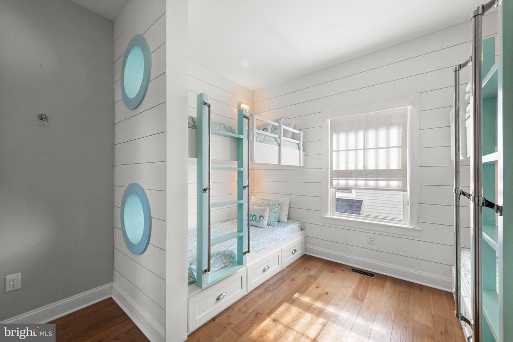 30 W HARDING AVENUE